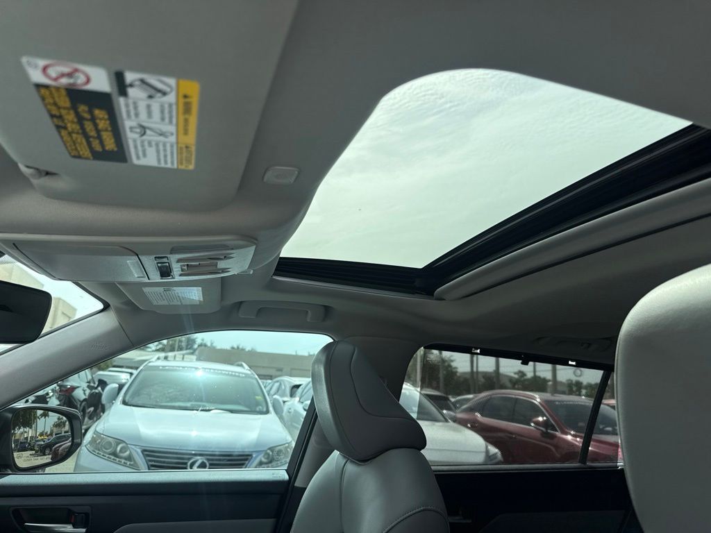 Used 2025  Toyota XLE image 21