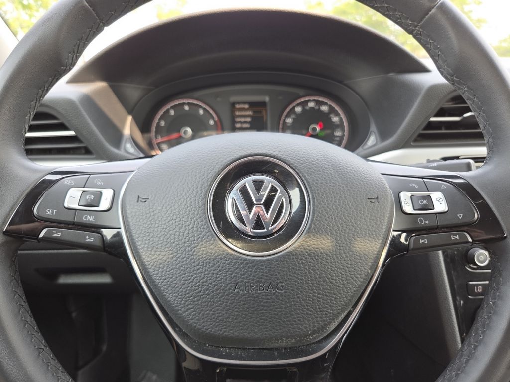 Used 2021 Blue Volkswagen 2.0T SE image 27