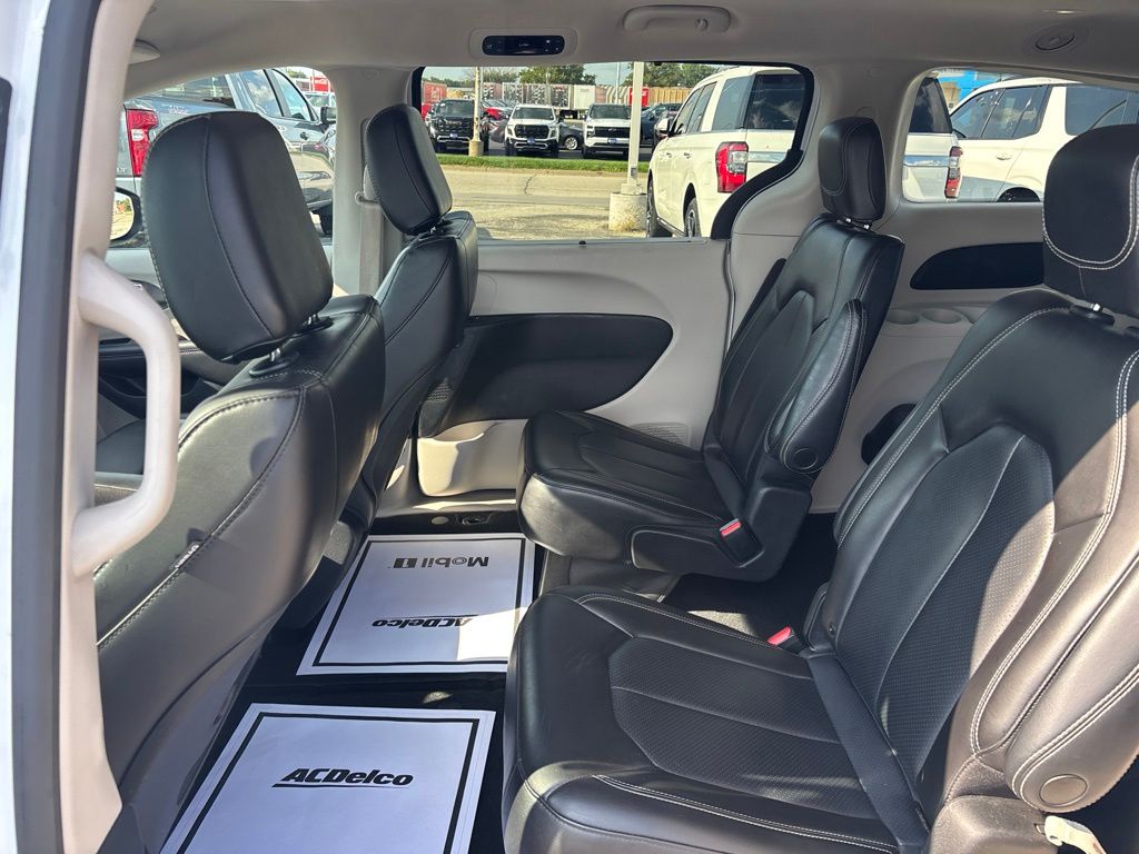 Used 2023 Chrysler Pacifica Van