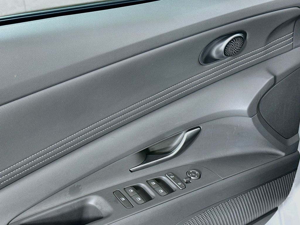 Thumbnail: 2025 Hyundai Elantra - 17