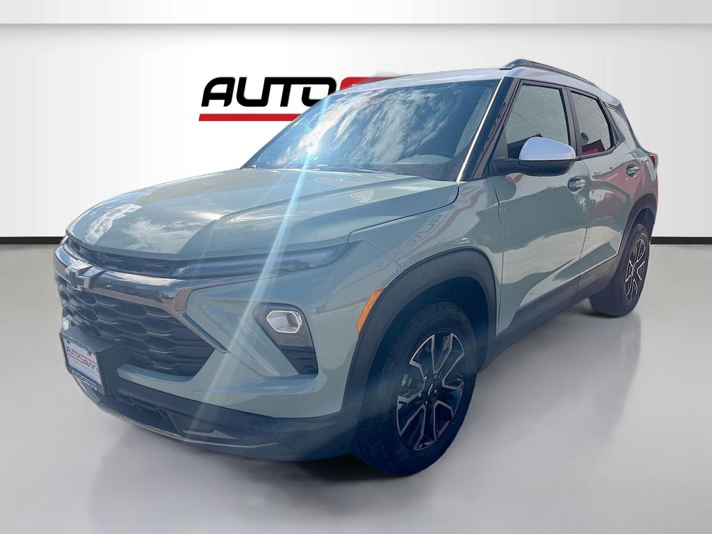 Used 2025 Green Chevrolet ACTIV image 3