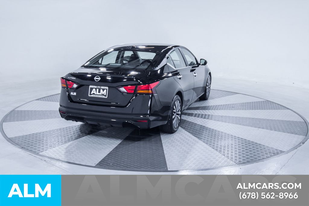 Used 2025 Black Nissan 2.5 SV image 9