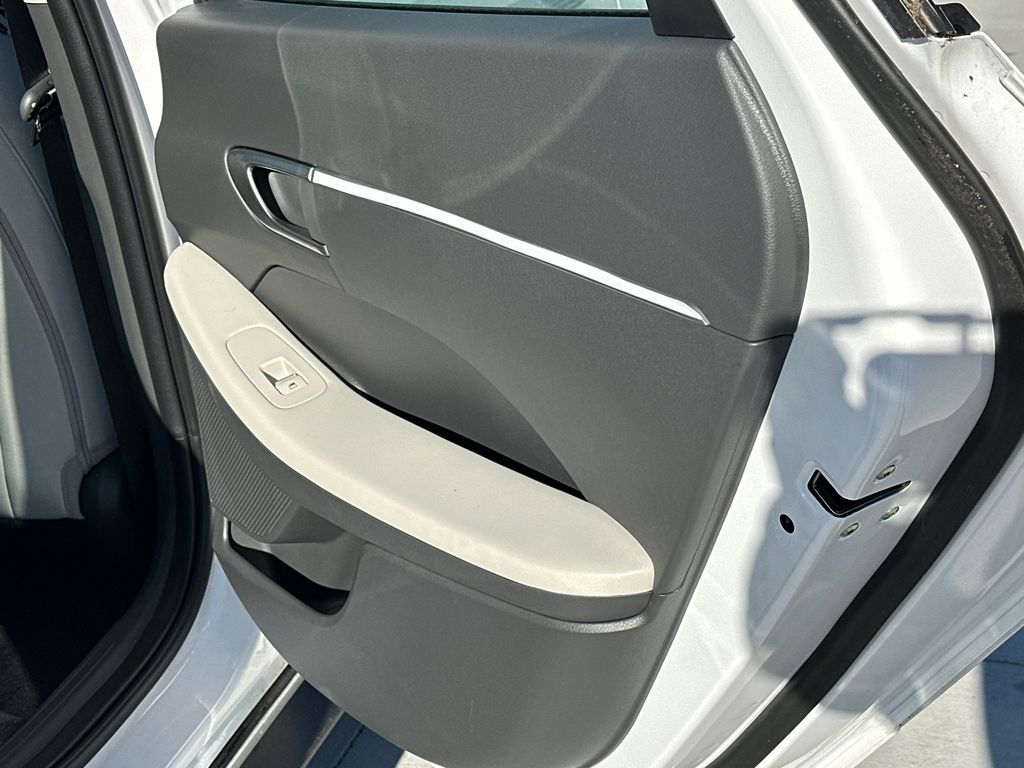 New 2025 White Hyundai SE image 17