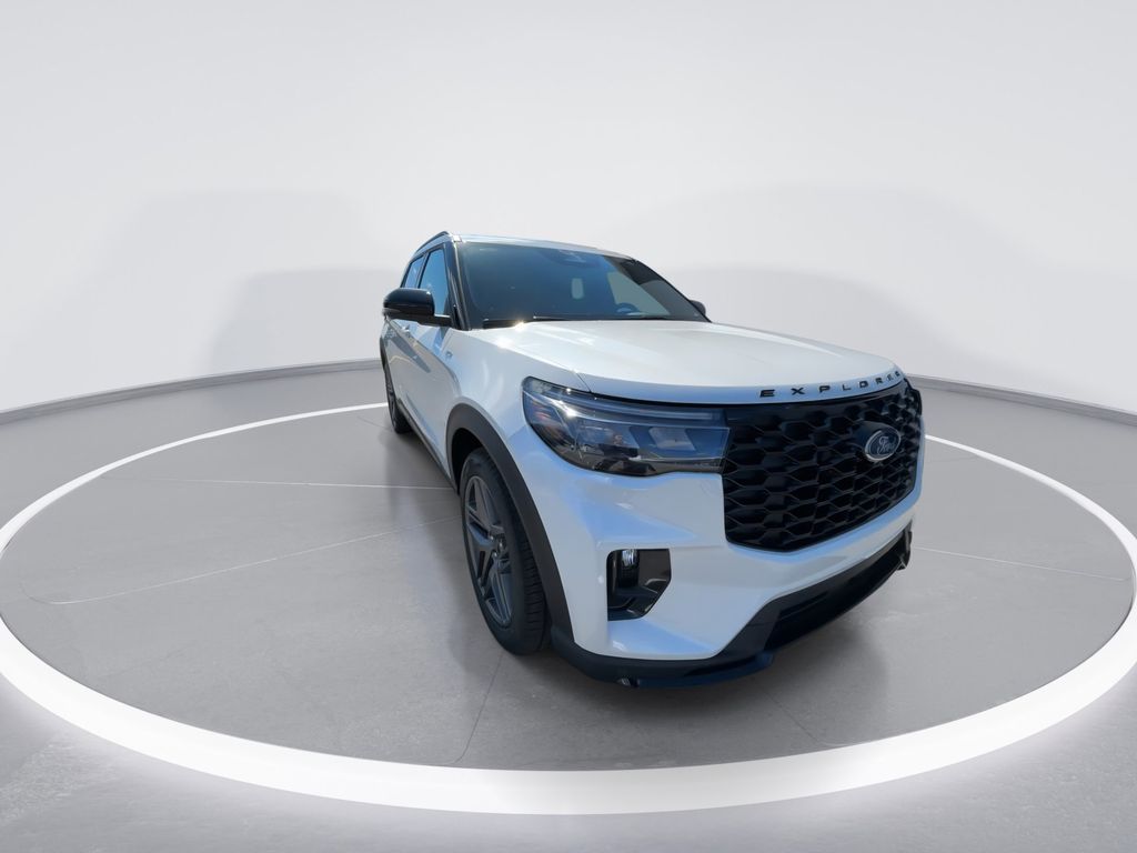 New 2026 Star White Metallic Tri-Coat Ford ST-Line image 2