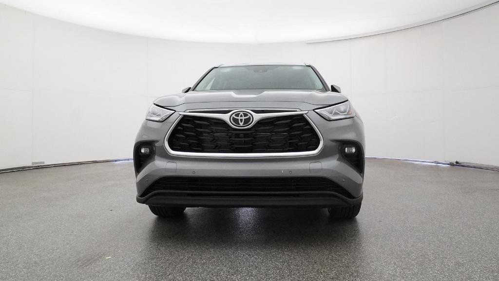 Thumbnail: 2025 Toyota Highlander - 21