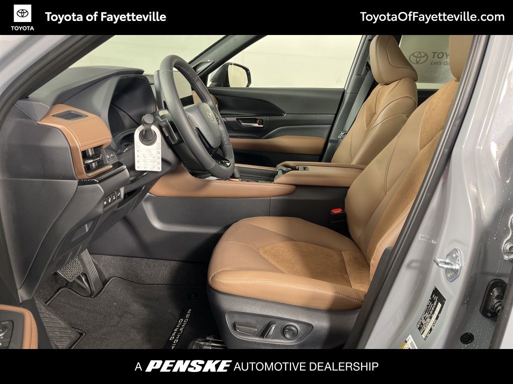 Thumbnail: 2026 Toyota Grand Highlander - 26