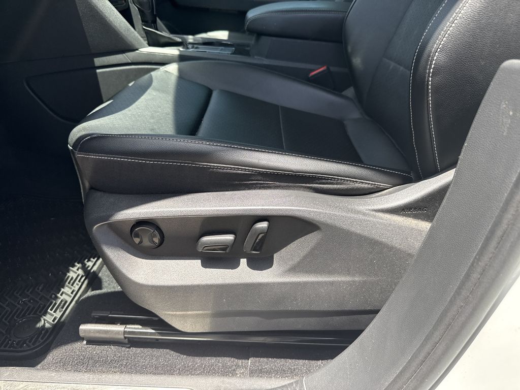 2022 Volkswagen Atlas 3.6L V6 SE w/Technology White at DeMontrond Auto Country