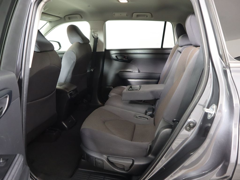 Thumbnail: 2023 Toyota Highlander - 21