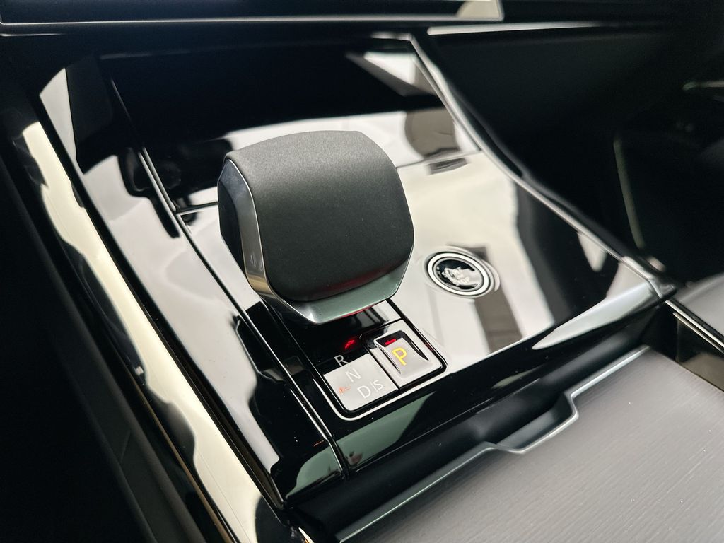 Thumbnail: 2025 Land Rover Range Rover Sport - 10