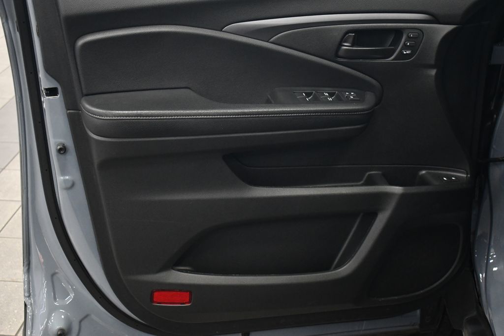 Thumbnail: 2023 Honda Passport - 15