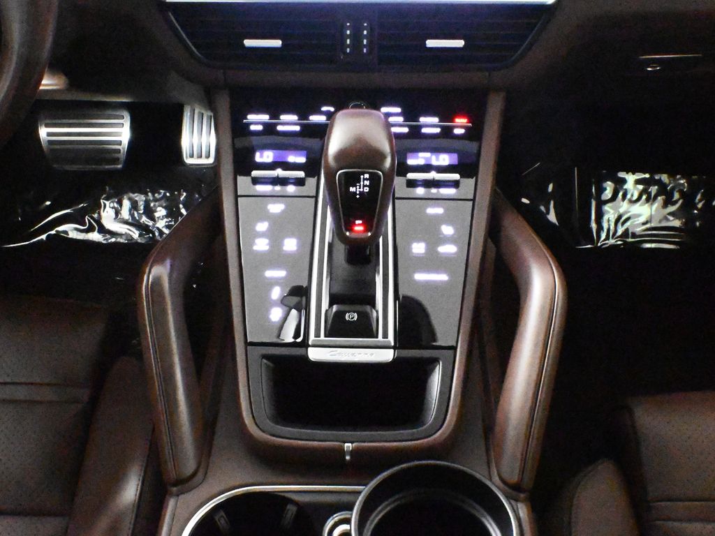 Thumbnail: 2022 Porsche Cayenne - 24