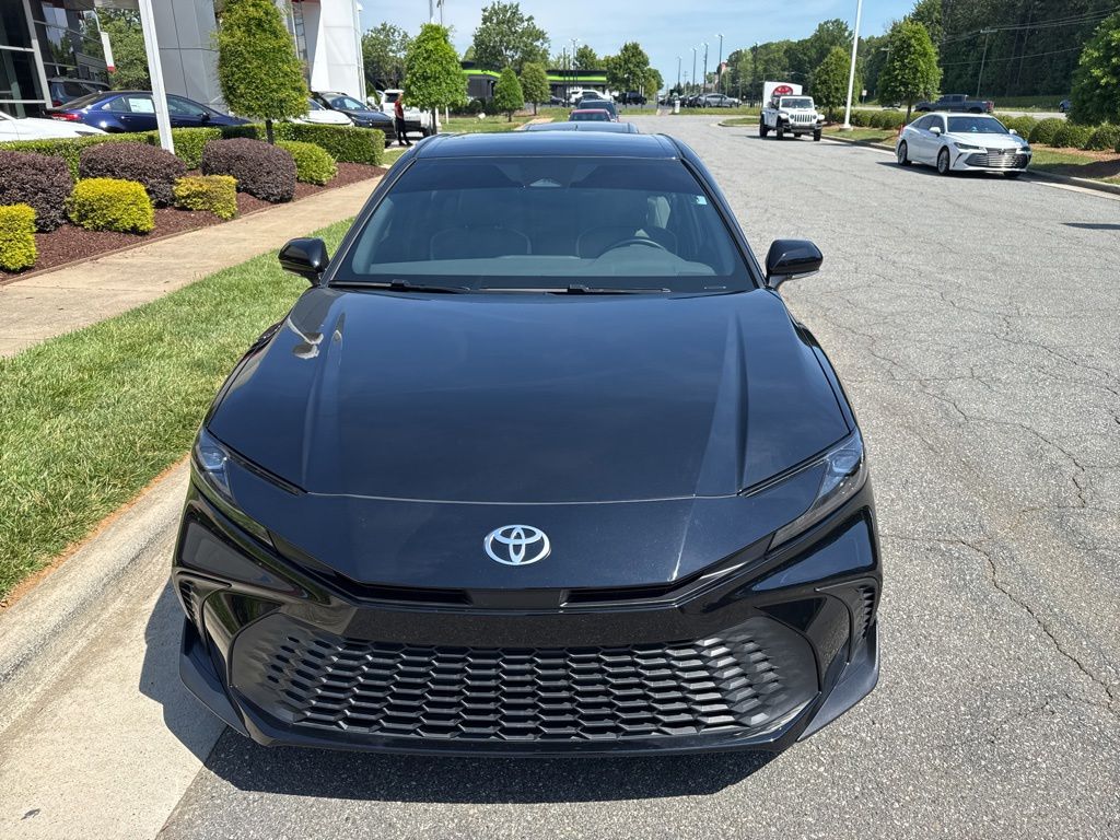 2025 Toyota Camry SE Hybrid's photo