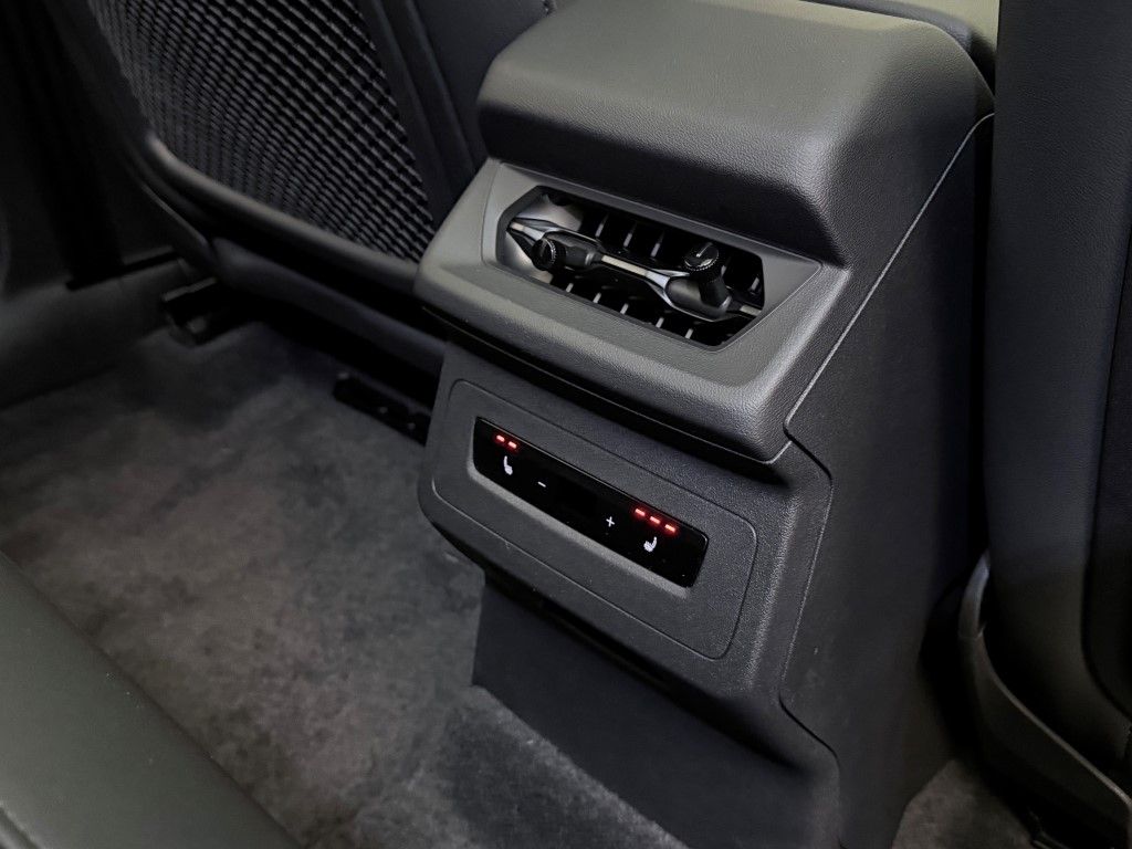 Thumbnail: 2025 Audi Q6 e-tron - 23