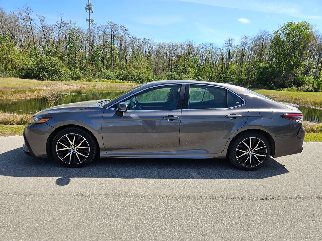 2023 Toyota Camry SE 2