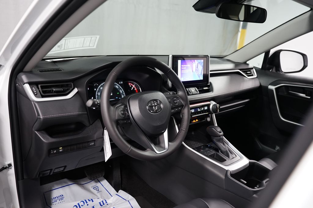 Thumbnail: 2025 Toyota RAV4 - 11