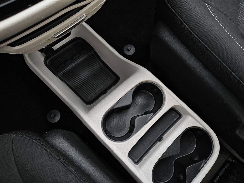 2023 Chrysler Voyager