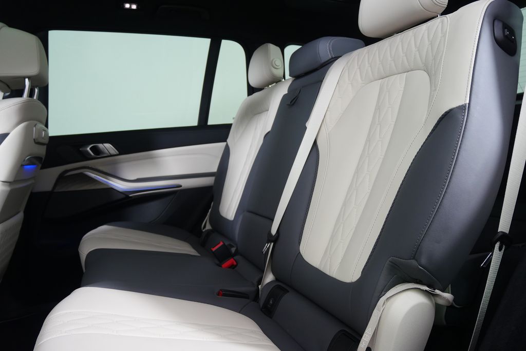 Thumbnail: 2023 BMW X7 - 16