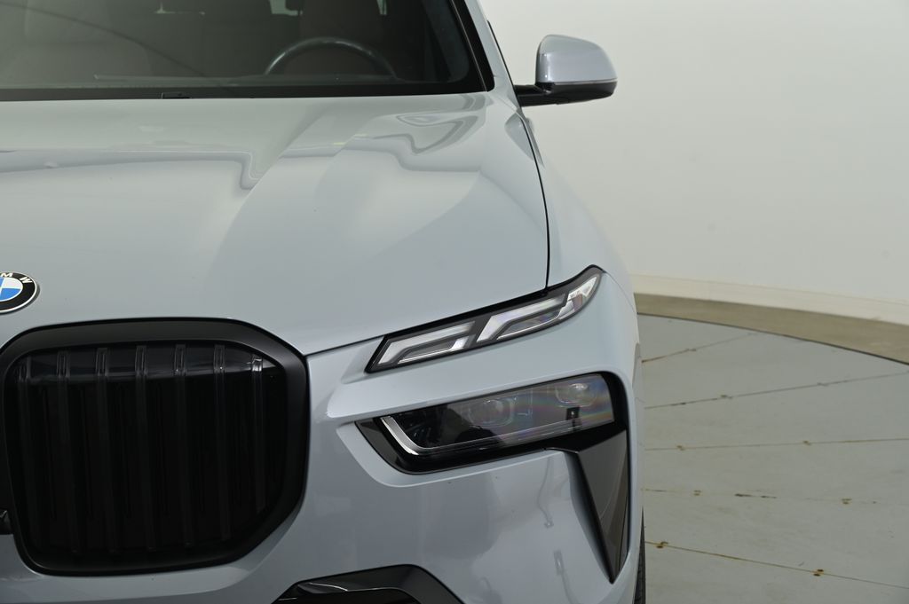 2023 BMW X7 xDrive40i 12