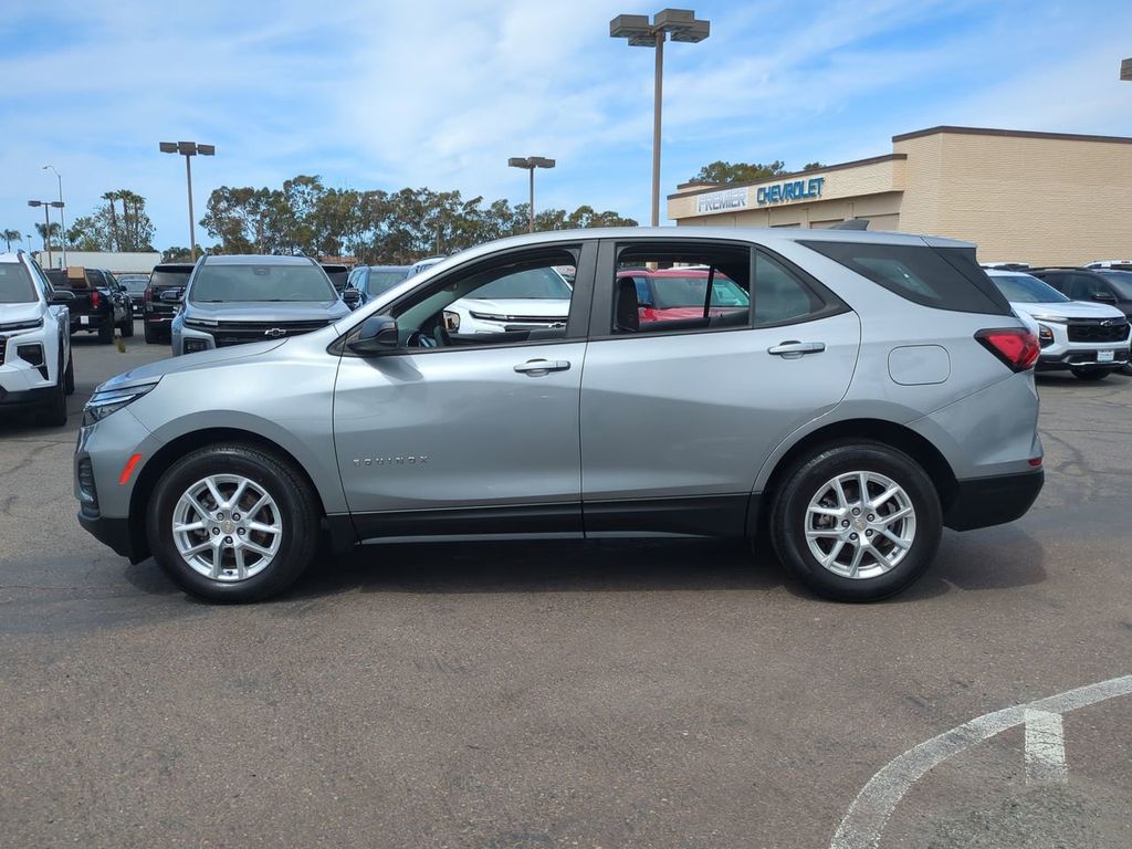 View vehicle photo 5