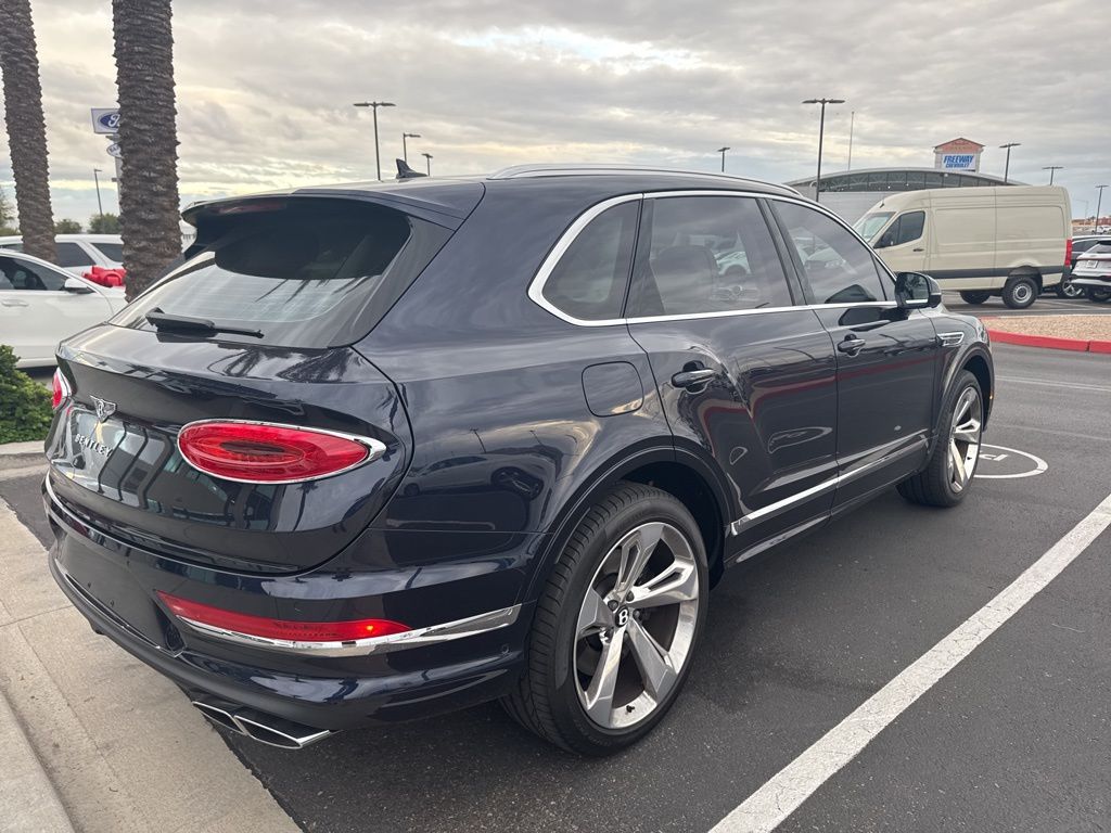 Thumbnail: 2025 Bentley Bentayga - 4