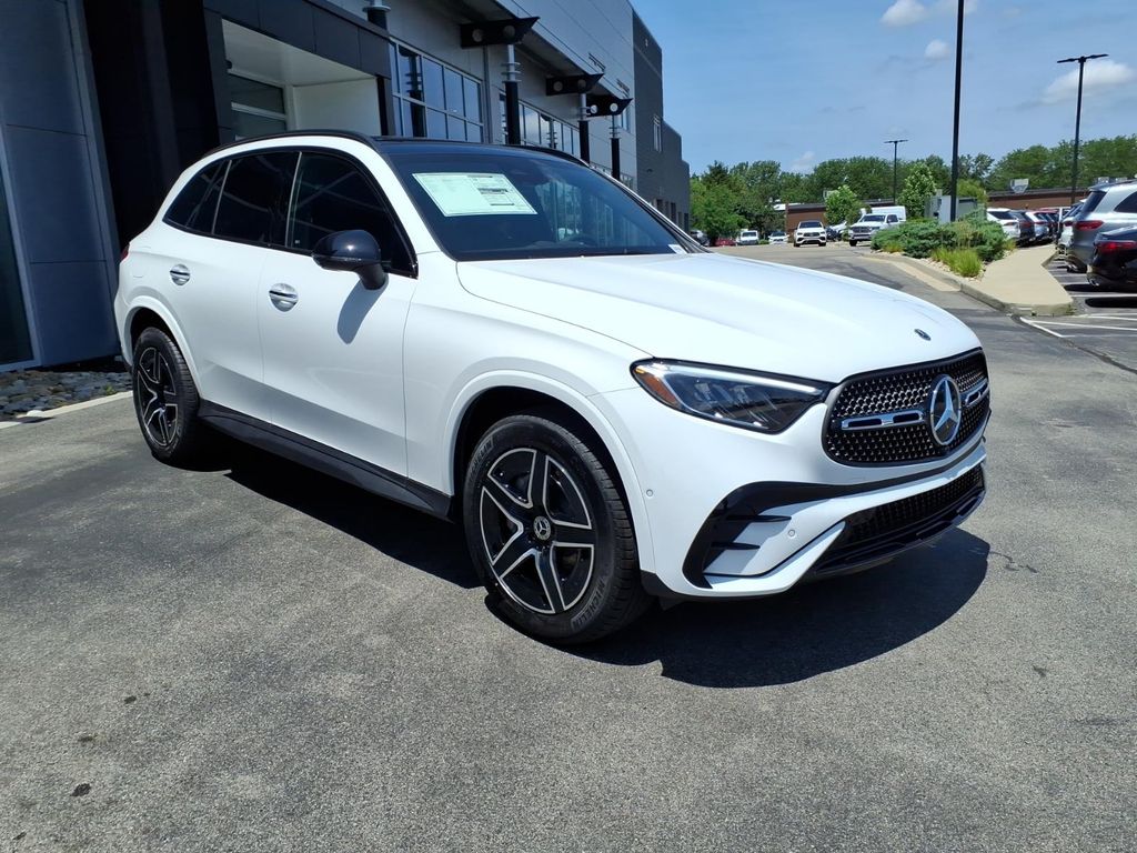 New 2026 MANUFAKTUR Moonlight White Metallic Mercedes-Benz GLC 300 image 9