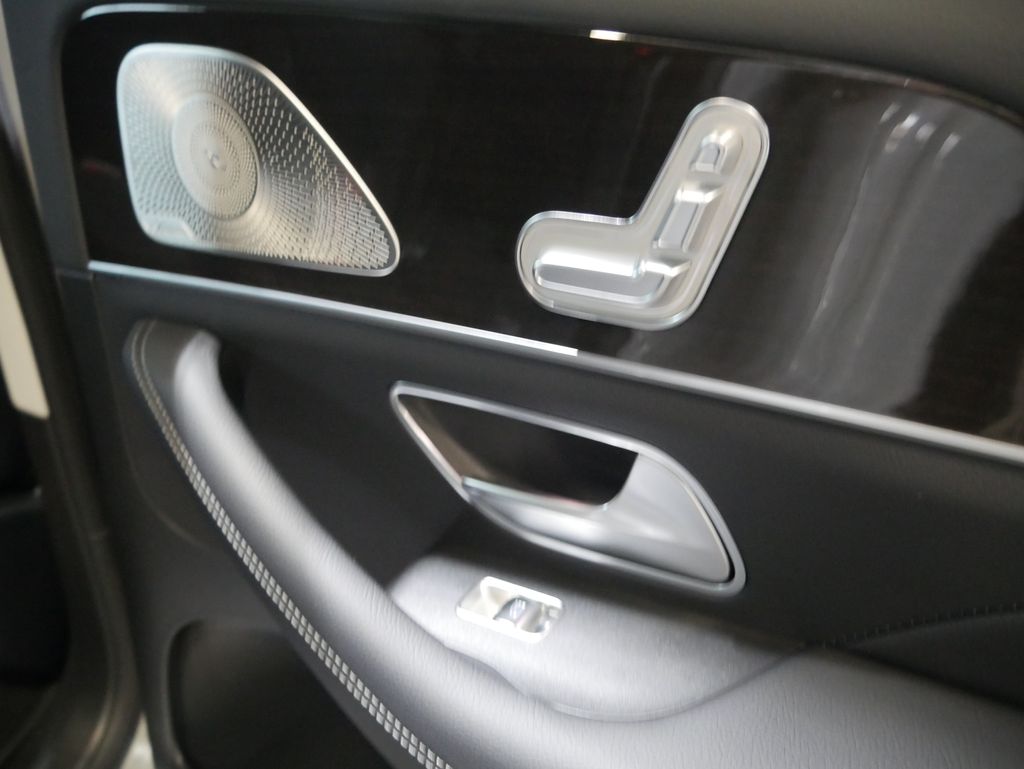 Thumbnail: 2026 Mercedes-Benz GLE - 31