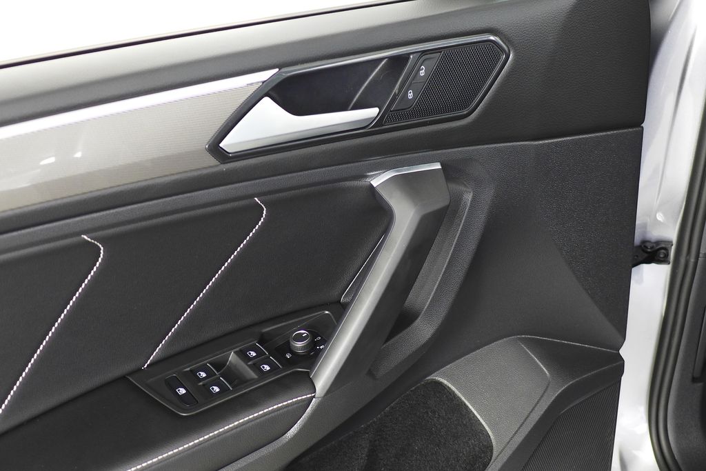 Thumbnail: 2022 Volkswagen Tiguan - 12