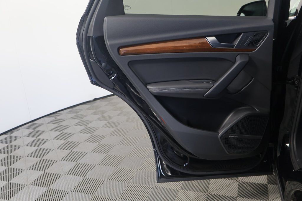 Thumbnail: 2021 Audi Q5 - 11