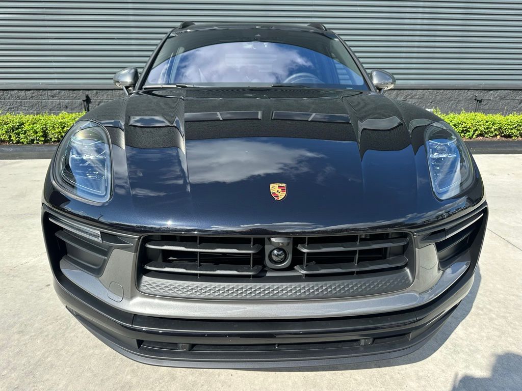 Thumbnail: 2026 Porsche Macan - 8