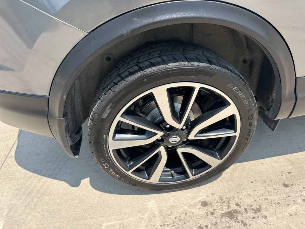2017 Gun Metallic Nissan Rogue Sport SL FWD SUV