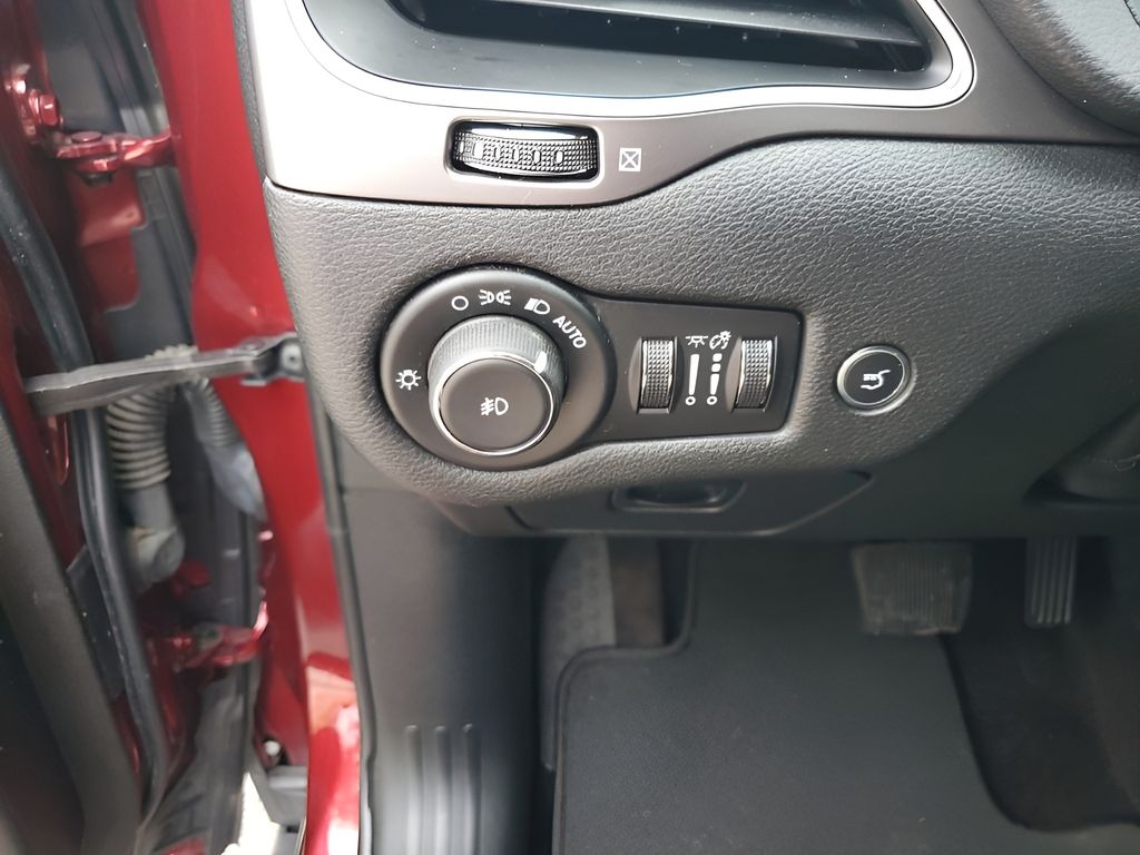 Used Car 2019 Jeep Cherokee  Latitude Plus For Sale Under $20,000 In Austin, Texas