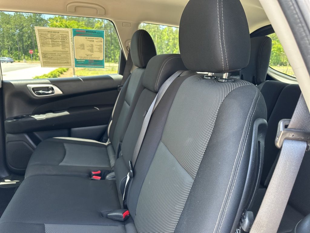 2017 Brilliant Silver Metallic Nissan Pathfinder SV FWD SUV