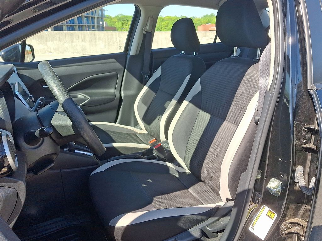 2020 Nissan Versa 1.6 SV 5