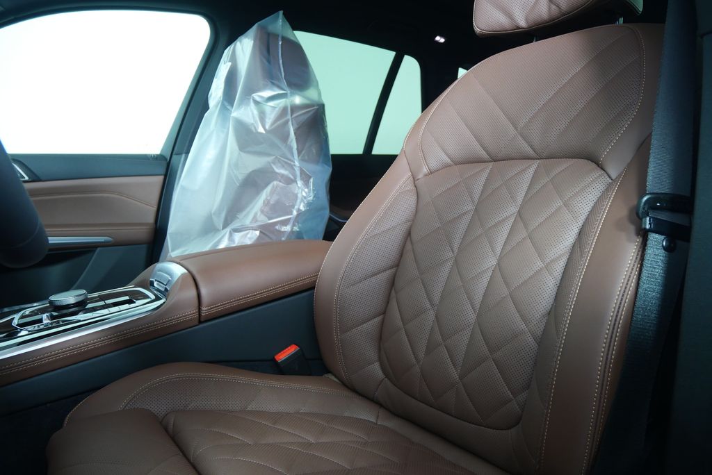 Thumbnail: 2026 BMW X5 - 11