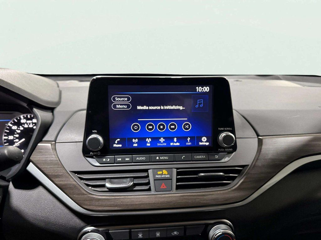 Certified Used 2025 Super Black Nissan 2.5 SV image 13