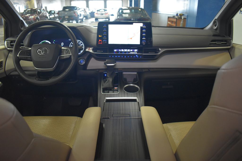 Thumbnail: 2022 Toyota Sienna - 15