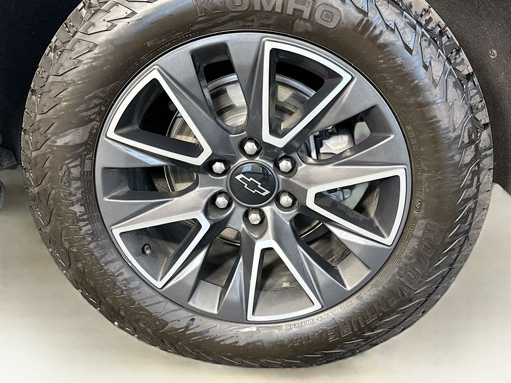 Thumbnail: 2023 Chevrolet Tahoe - 32