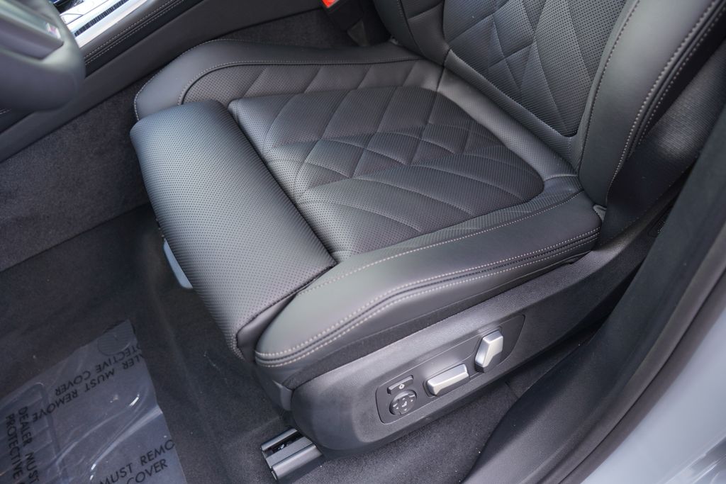 Thumbnail: 2026 BMW X5 - 10