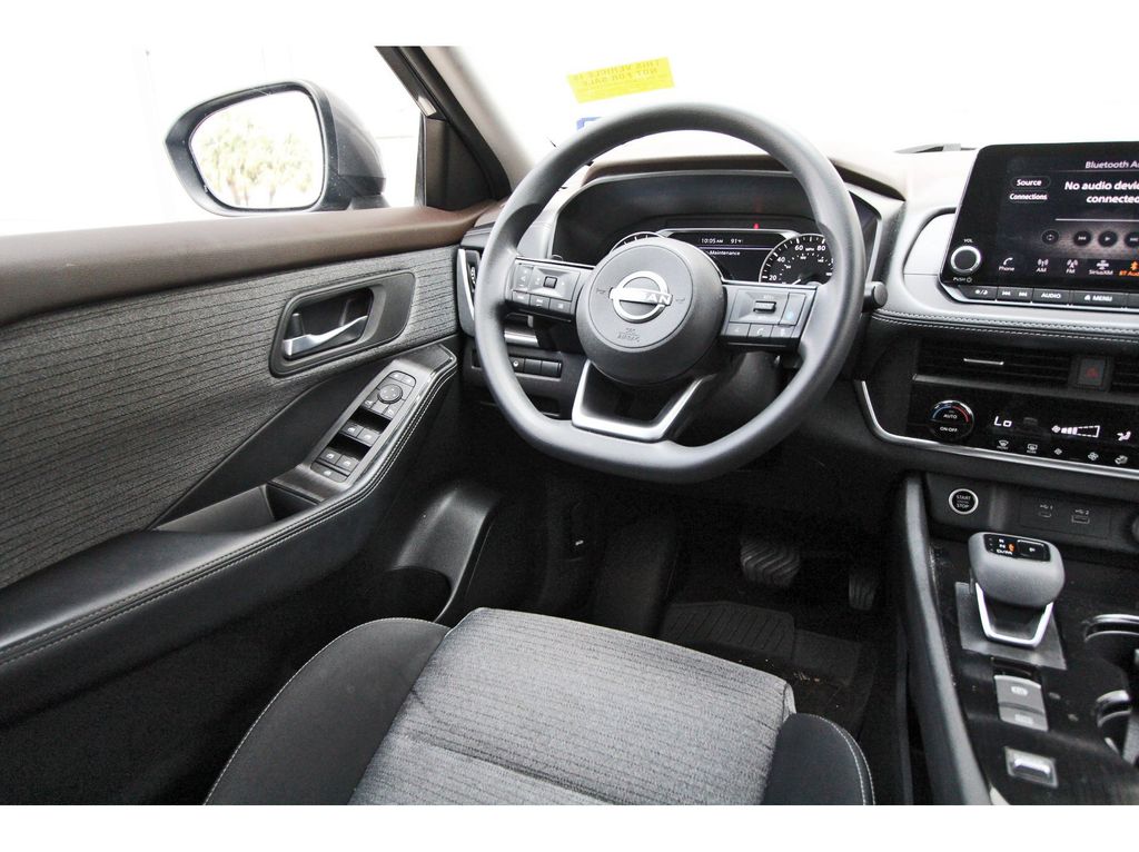 2023 Nissan Rogue SV - 7