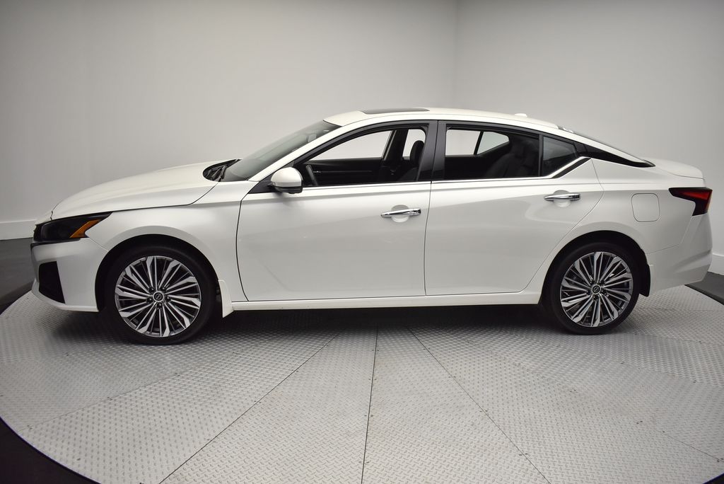 Thumbnail: 2023 Nissan Altima - 8