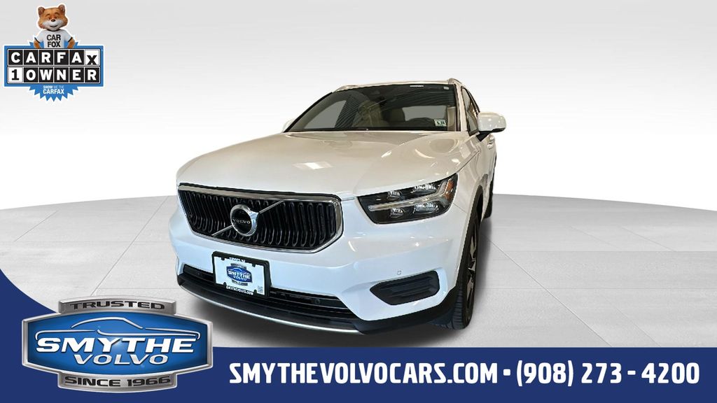 Ice White 2019 Volvo XC40 T5 Momentum AWD SUV / Crossover All-Wheel Drive Automatic