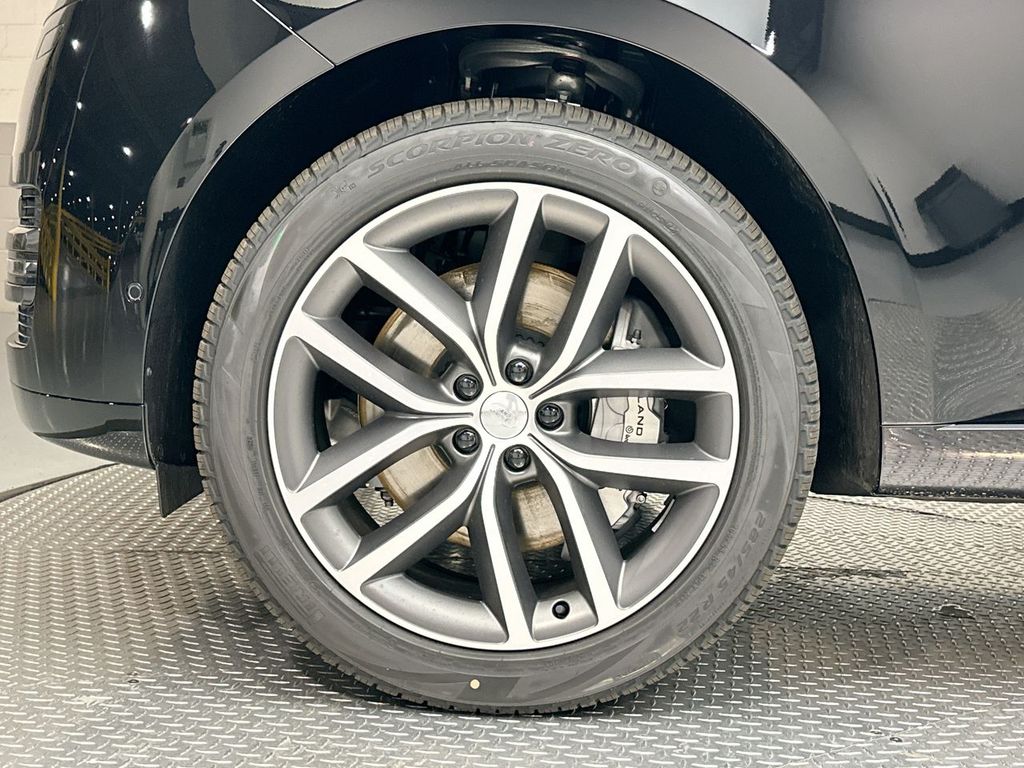 2025 Land Rover Range Rover SE 5