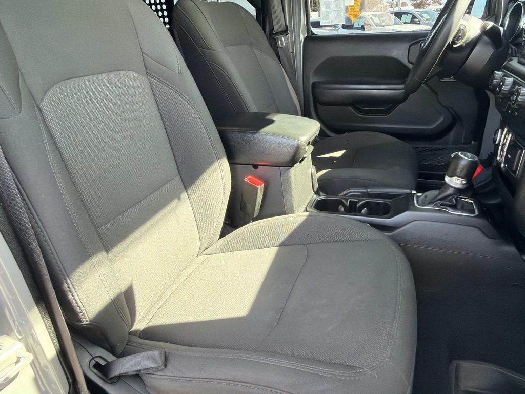 Used 2023 Jeep Gladiator Willys 4D Crew Cab