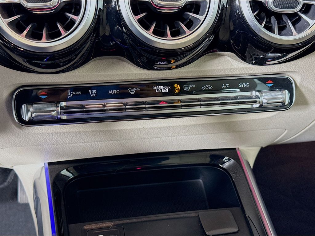 Thumbnail: 2020 Mercedes-Benz GLB - 15