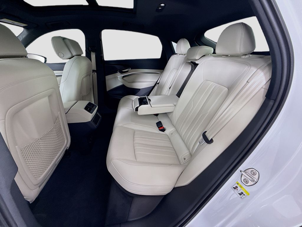 Thumbnail: 2024 Audi Q8 e-tron - 22