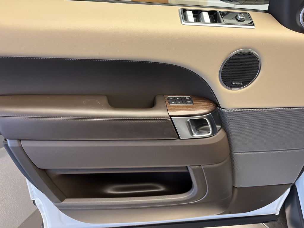 Thumbnail: 2020 Land Rover Range Rover Sport - 11