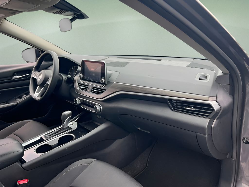 Used 2024 Nissan Altima Sedan