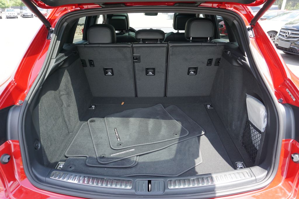 Thumbnail: 2025 Porsche Macan - 19