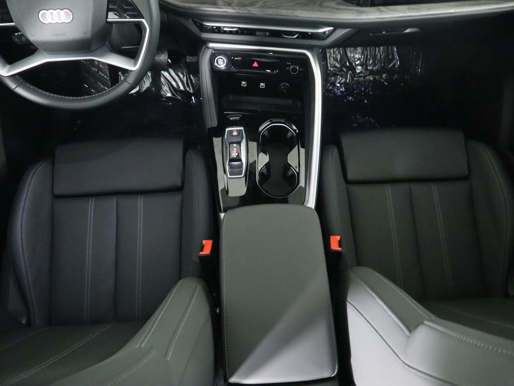 Thumbnail: 2025 Audi Q5 - 18