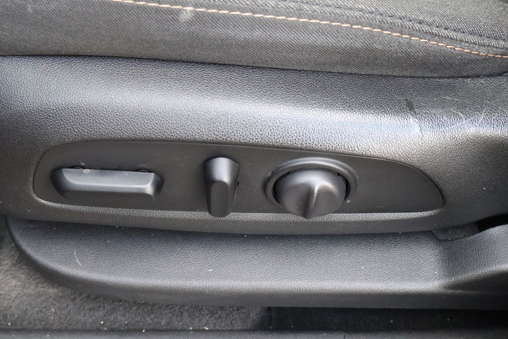 Thumbnail: 2020 Chevrolet Equinox - 31